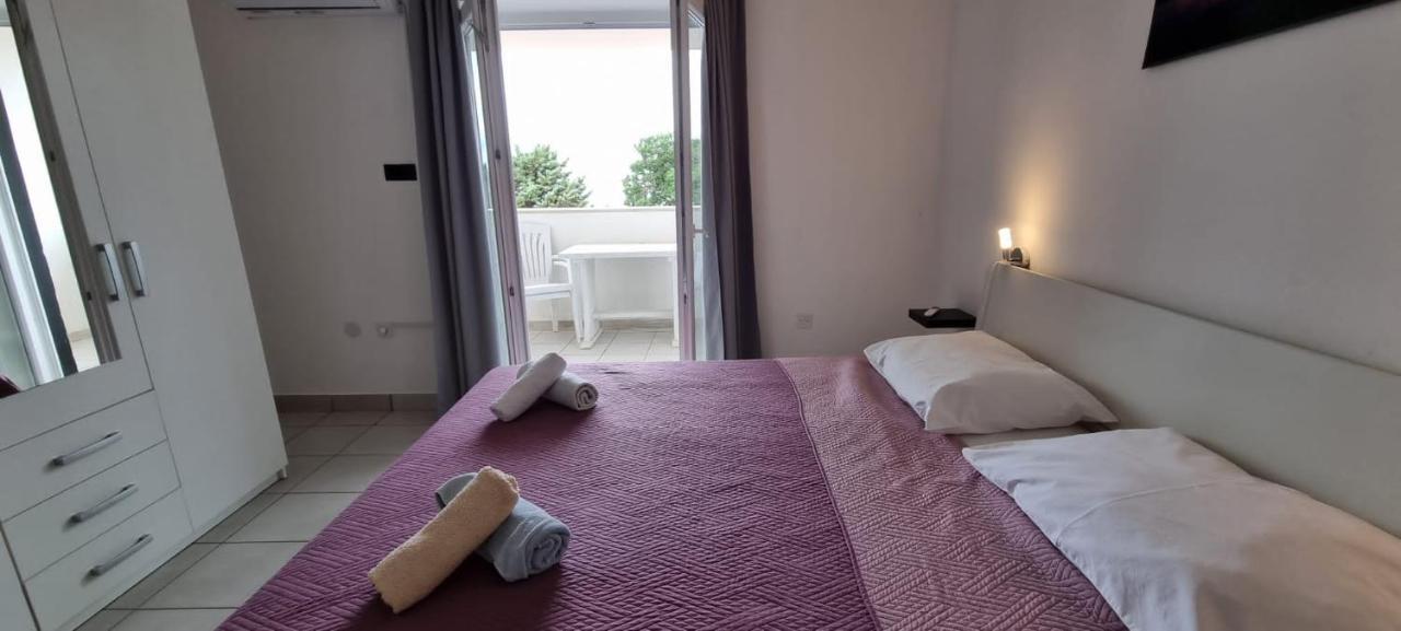 Apartments La Playa Пула Екстер'єр фото