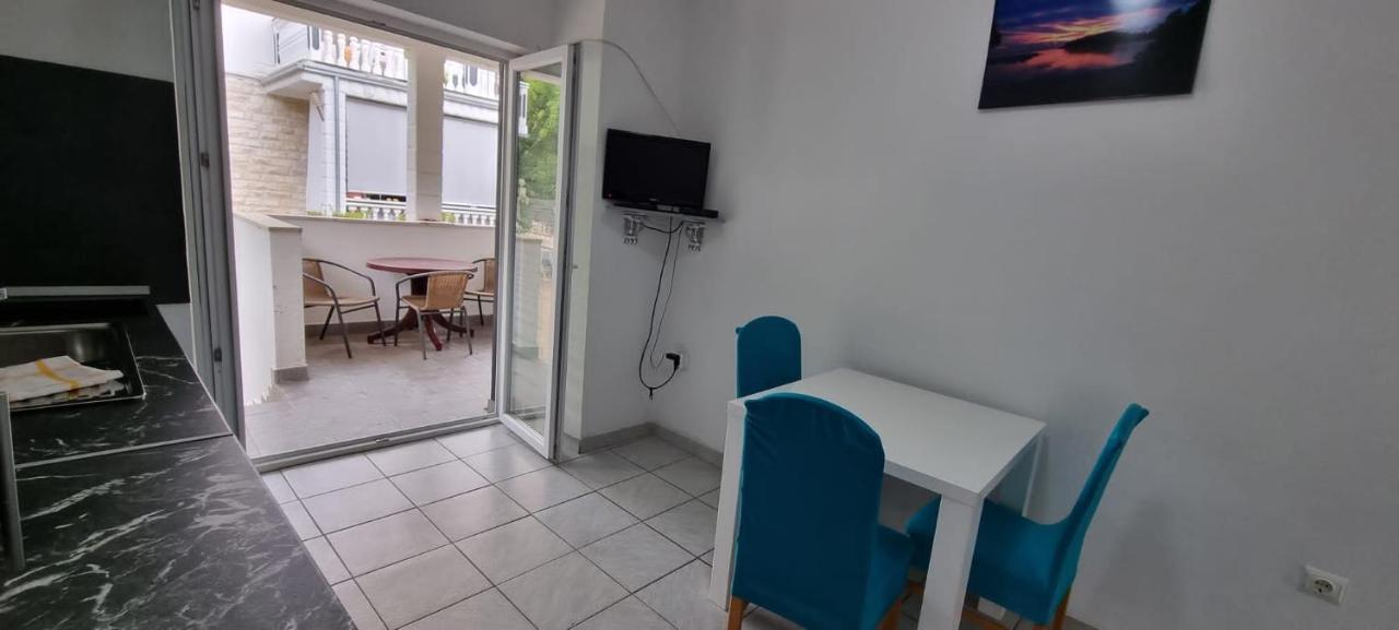 Apartments La Playa Пула Екстер'єр фото