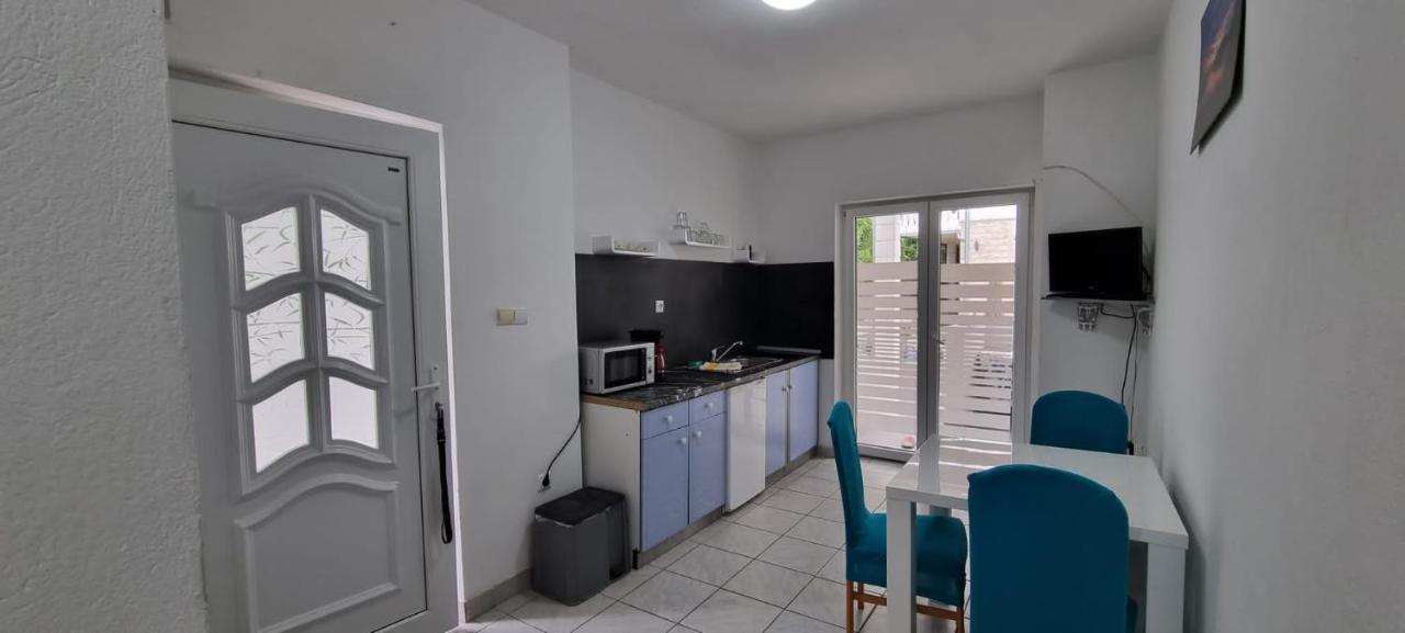 Apartments La Playa Пула Екстер'єр фото