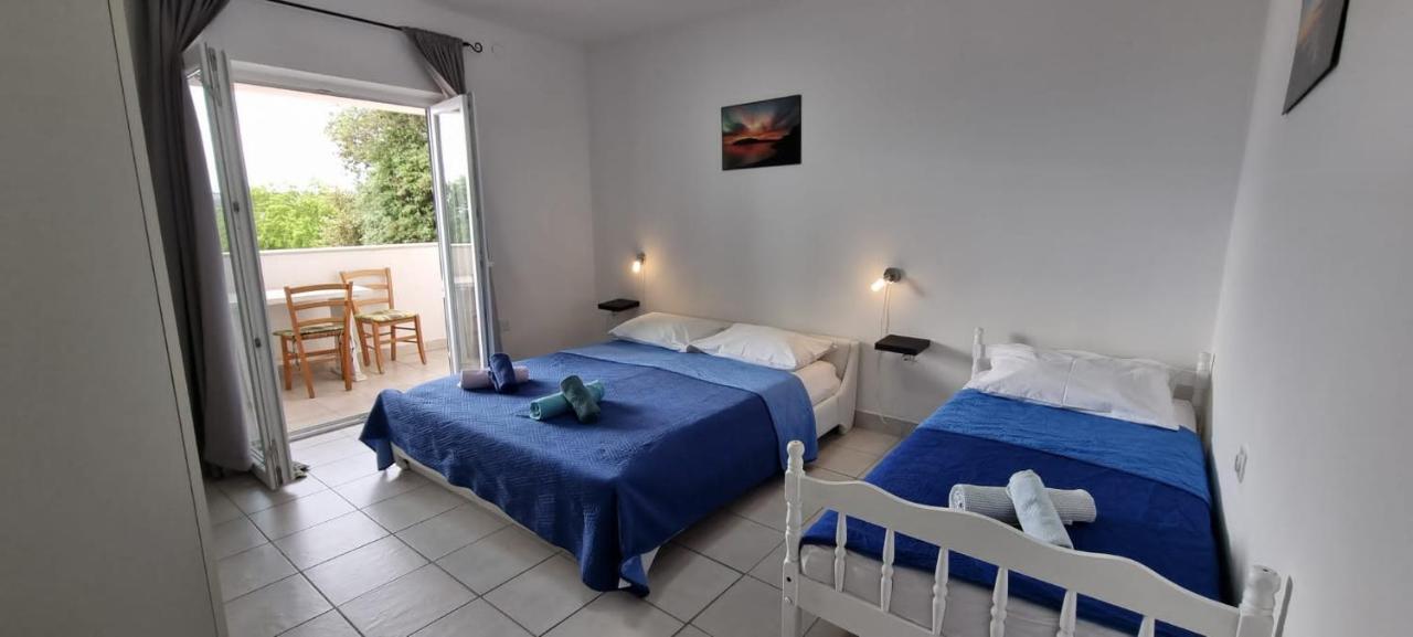 Apartments La Playa Пула Екстер'єр фото
